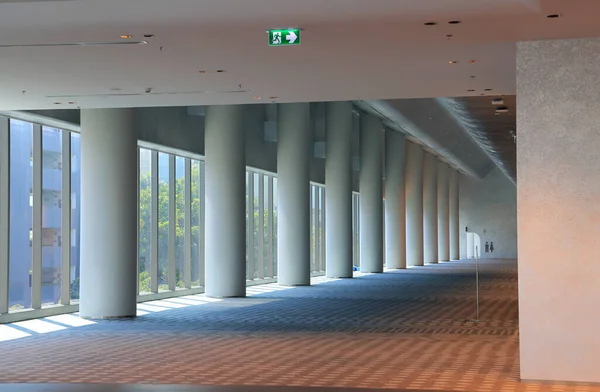 Longo Limpo Corredor Iluminado Edifício Moderno Evento Salão Exposições Evento — Fotografia de Stock