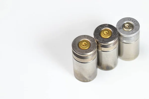 Graden Begagnad Ammunition Skal Isolerad Vit Bakgrund — Stockfoto