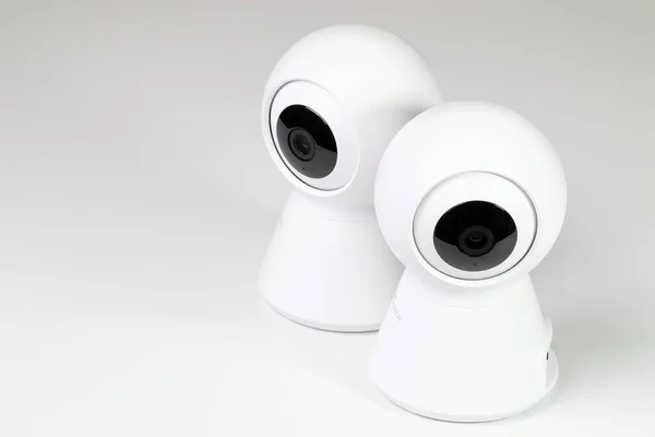 Witte Draadloze Camera Cctv Camera Voor Beveiliging Geïsoleerd Een Witte Stockafbeelding