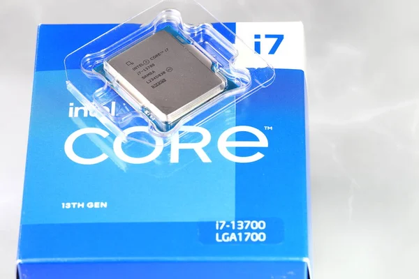 Brand New Retail Box Intel Core 13700 High Performance Cpu Rechtenvrije Stockfoto's