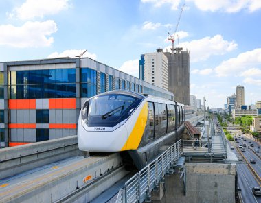 Bangkok Büyükşehir Bölgesi 'ne hizmet veren tek raylı sarı hat toplu taşıma sistemi..