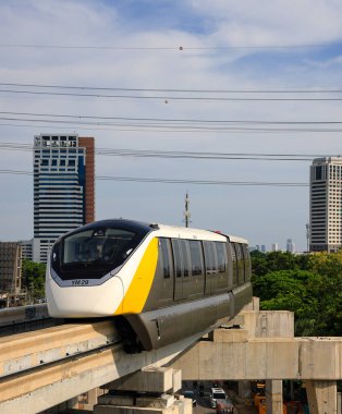 Bangkok Büyükşehir Bölgesi 'ne hizmet veren tek raylı sarı hat toplu taşıma sistemi..