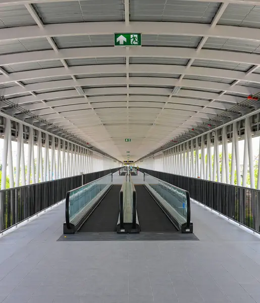 Pedestrian Pathway Corridor Hallway Automatic Walkway Moving Sidewalk Train Station — Stock Photo, Image