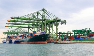 Singapur konteynır terminali, Asyalı liman ve küresel ticareti modernize etti.