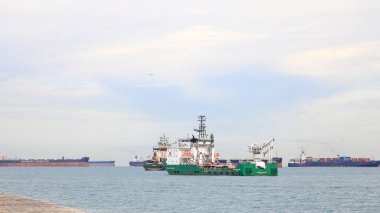 Özel Gemi BOURBON GİRİŞ, Singapur Boğazı 'nda faaliyet gösteren offshore römorkör ve tedarik gemisi.