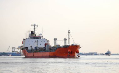 Okyanus gemisi, Kargo Gemisi, Thanker Tayland 'ın Samutprakarn bölgesinin yakınındaki Tayland Körfez Bölgesi' ne gidiyor..