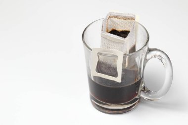 Brew Ground Coffee Anlık Kağıt Tipi Filtresi, Fincanda Kahve Torbası, Damlama torbasıyla kahve demleme. 