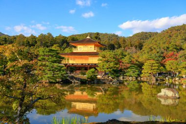 Altın Pavyon, Kinkakuji veya Rokuonji Kuzey Kyoto Japonya 'da bir Zen tapınağıdır..