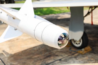 AIM-9 Sidewinder 'ın hava kızılötesi füze arayan kısa menzilli başlığını kapat.