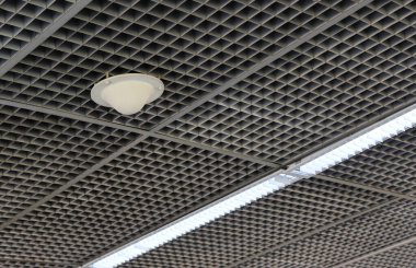 4G ve 5G hücresel nano hücre sitesi. Küçük Üs İstasyonu ya da Bina Alıcı İstasyonu. Mini Kablosuz İletişim Anten Vericisi.