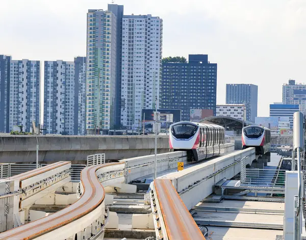 stock image The pink monorail Mass Transit System serving in the Metropolitan Region.