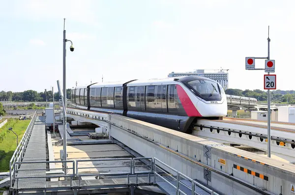 stock image The pink monorail Mass Transit System serving in the Metropolitan Region.