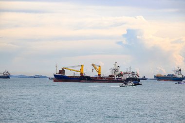 General Kargo ve Petrol Ürünleri Tanker Gemisi Singapur Boğazı 'nda demirledi..