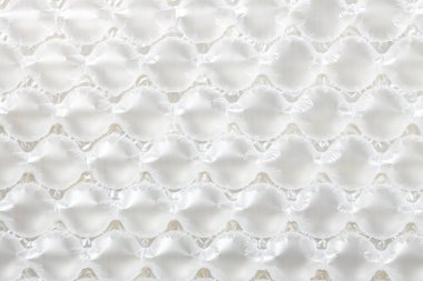 Plastik şeffaf hava ambalajını kapat, hava yastığıyla şeffaf plastik ambalajı kapat. Şişirilebilir hava yastığı beyaz arkaplanda izole edildi.