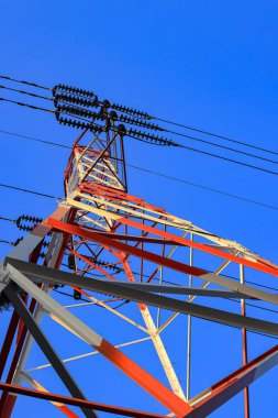 Elektrik direği, yüksek voltajlı inşaat ve voltaj iletim hattı olan elektrik direği..