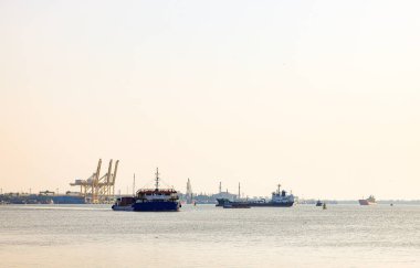 Okyanus gemisi, Kargo Gemisi, Thanker Tayland 'ın Samutprakarn bölgesinin yakınındaki Tayland Körfez Bölgesi' ne gidiyor..