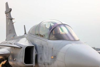 Saab JAS 39 Gripen avcı uçağı pilot kabinini Tayland 'daki hava gösterisinde kapatın..