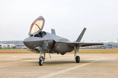Lockheed Martin F35 Lightning II Multirole strike fighter at airshow.
