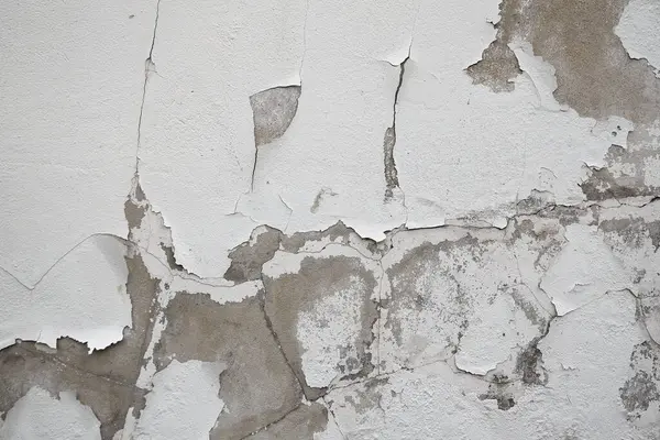 Duvardaki eski sıva çatlaklarını, beton duvardaki eski çatlak boyaları, alçıdaki yıpranmış boya çatlaklarını kapatın. Çatlak duvar arkaplanı.