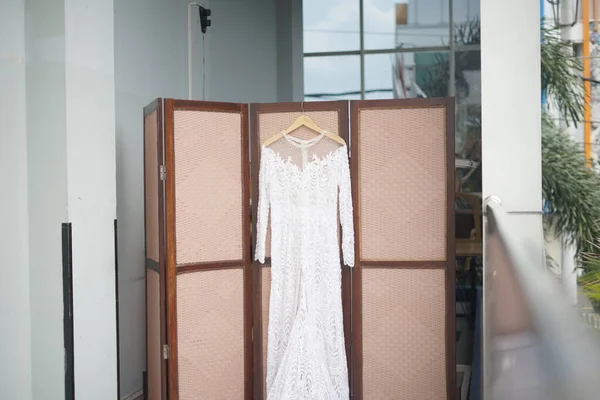 Beautiful White Wedding Dress for Wedding Ceremony