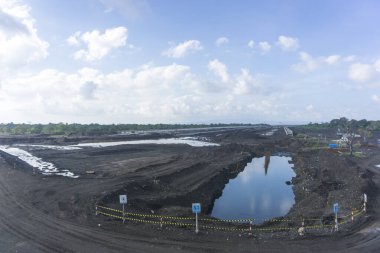 Kuzey Klungkung, Bali 'de bir şantiye manzarası.