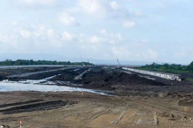 Kuzey Klungkung, Bali 'de bir şantiye manzarası.
