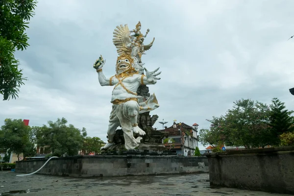 Гигантская Статуя Названием Рахвана Которая Является Одной Достопримечательностей Города Гяньяр — стоковое фото