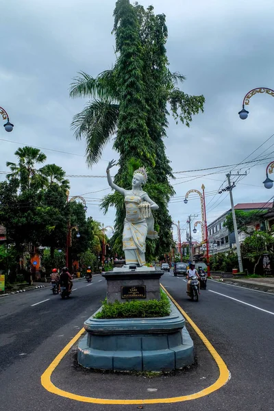 Gianyar Şehir Parkı Bali Endonezya Şubat 2021 Balili Dansçı Heykeli — Stok fotoğraf
