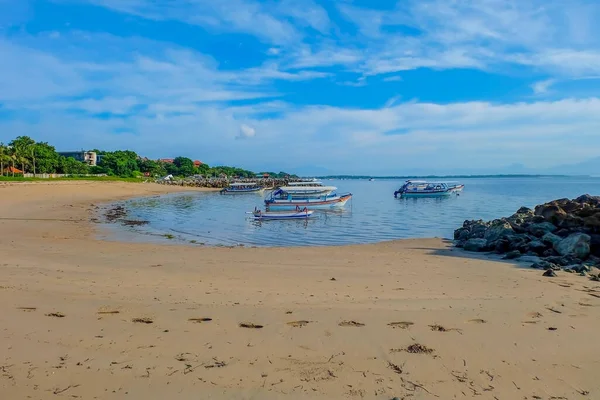 Bali, Tanjung Benoa 'daki sahil manzarası. Peyzaj görünümü