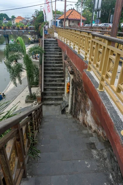 Denpasar Μπαλί Ινδονησία Ιουνίου 2021 Σκάλες Στην Όχθη Του Ποταμού — Φωτογραφία Αρχείου