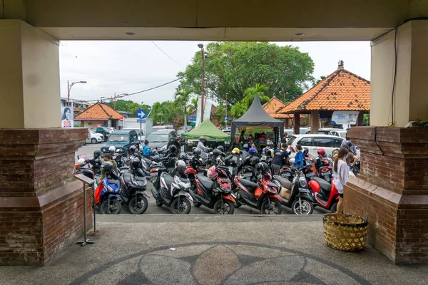 Денпасар Бали Индонезия Июня 2021 Года Общественная Парковка Перед Традиционным — стоковое фото