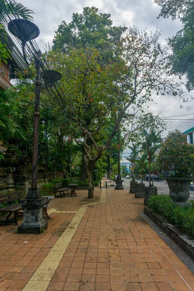 인도네시아 발리의 2021 아침에 길가의 도시덴 파사의 분위기 — 스톡 사진