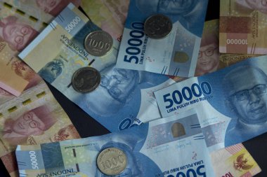 Endonezya Rupiah 'ının geçmişi. Endonezya Rupiası ekonomi konsepti için iyidir. Bozuk para çizimi. İş illüstrasyonu.