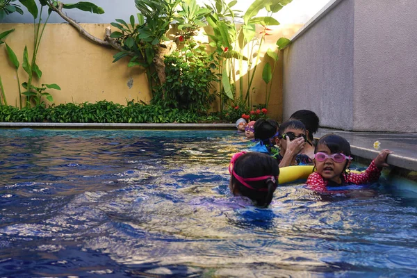 Denpasar Bali October 2022 Swimming Pool Full Children Learning Swim — Stock Photo, Image