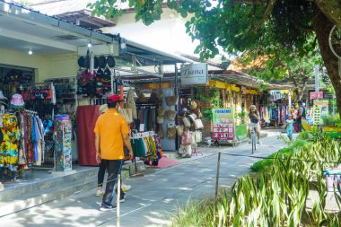 Sanur, Denpasar (12 Kasım 2022): Sahildeki sanat pazarı