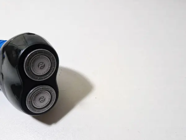 Ustura (traş makinesi) yarım görüş. İzole Nesne