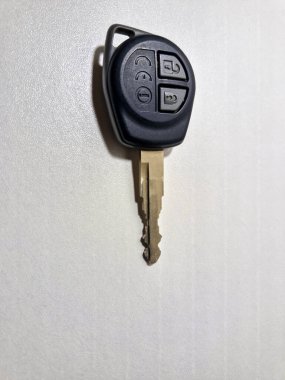 izole edilmiş siyah araba anahtarı nesnesi