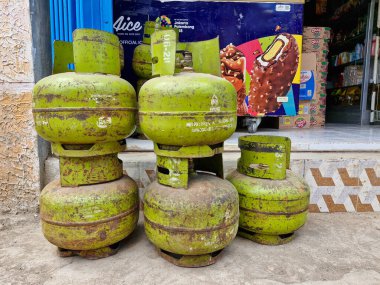 Bima, Batı Nusa Tenggara (24 Aralık 2024): Satılık 3 kg LPG gazı