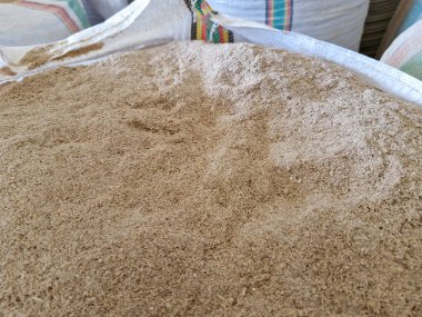 Çuvaldaki pirinç manzarasını kapat.