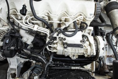 Modern arabanın güçlü motorunu kapat..