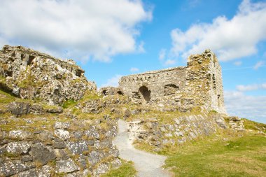Dunamase Kalesi, İrlanda 'nın Portlaoise şehrinde bulunan tarihi bir binadır. Seyahat yeri simgesi.