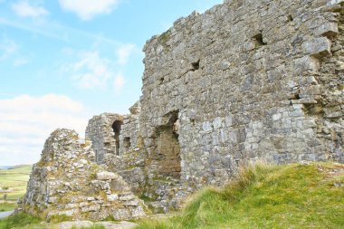 Dunamase Kalesi, İrlanda 'nın Portlaoise şehrinde bulunan tarihi bir binadır. Seyahat yeri simgesi.
