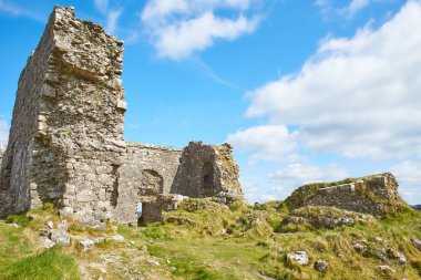 Dunamase Kalesi, İrlanda 'nın Portlaoise şehrinde bulunan tarihi bir binadır. Seyahat yeri simgesi.