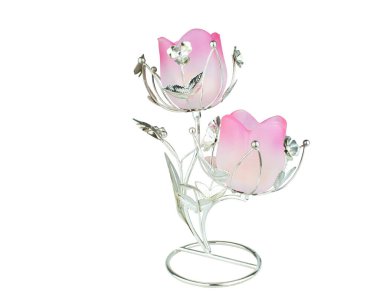 Pembe şamdan beyaz arka planda izole edilmiş. Düğün ve ev dekorasyonu için iki gül şamdanı..