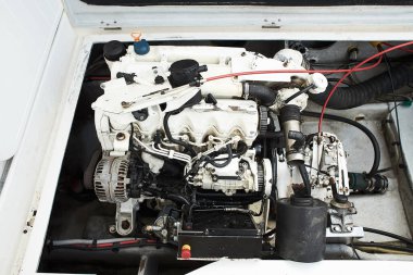 Modern arabanın güçlü motorunu kapat..