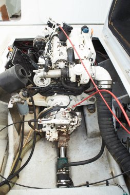 Modern arabanın güçlü motorunu kapat..