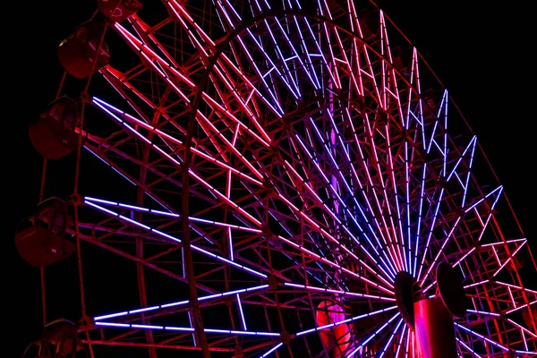 Red Purple Light Fluorescent Structure Ferris Wheel Dark Night Background — Stock Photo, Image