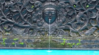 Bali, Endonezya - Mayıs 19, 22, 17, arka planda heykeli olan güzel bale tapınağı, kapatın