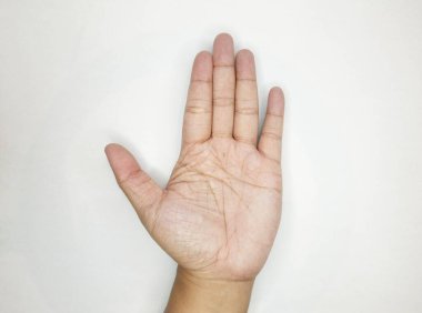 Beyaz arkaplanda izole edilmiş işaret gösteren bir kadın eli