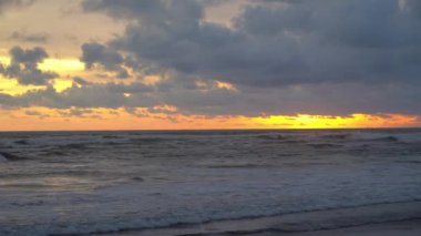 Denizde güzel bir gün batımı